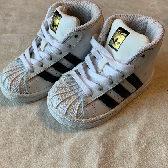 Original Adidas Superstar Sneakers for Infants Size 5K. - Picture 3 of 6